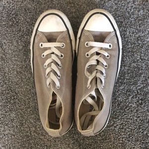 Converse women’s sneaker size 6